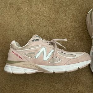 New Balance 990v4 Pink Ribbon